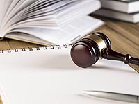 Судебные приставы заставили жительницу Омска вернуть ее дочь в Израиль