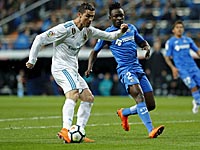 Криштиану Роналду забил три мяча. 