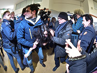 Активистка FEMEN попыталась сорвать голосование Берлускони. Милан, 4 марта 2018 года