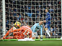 Битва британских гигантов. Лидер победил чемпиона. Зинченко отыграл 87 минут и начал голевую атаку