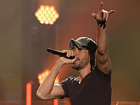 Энрике Иглесиас объявил о концерте в Израиле, став мишенью для критики в Facebook