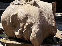 В Индии снесли памятник Ленина, его головой играли в футбол