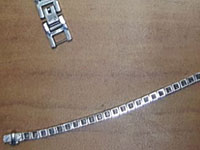 Туристка из Франции подозревается в краже бриллиантового браслета 