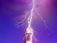 Молния ударила в одну из церквей Руанды: множество погибших и пострадавших