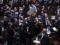 Комиссия по этике не накажет депутатов, поднявших плакаты со словами протеста во время выступления Пенса