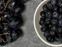 Новое исследование: вино, шоколад, ягоды и орехи обладают антивирусным эффектом