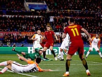 Джеко забивает