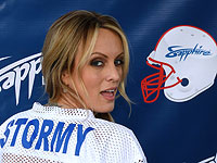 Адвокаты Трампа подали в суд на порноактрису Стефани Клиффорд