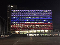 Вопреки публикациям в соцсетях, мэрия Тель-Авива не была окрашена в связи с пожаром в Кемерове в цвета российского флага