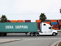 В ответ на шаги Вашингтона Пекин вводит пошлины на виски, табак и автопром