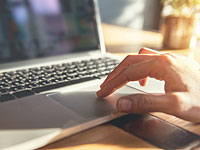 В Саудовской Аравии запретили проверять телефоны и компьютеры супруга  