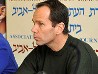 Управление по защите прав потребителя допросило гендиректора Apple Israel