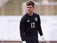 Голкипер спас команду от поражения, забив пяткой в падении в компенсированное время