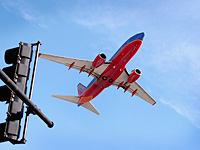 Взрыв двигателя и разгерметизация самолета Southwest Airlines привела к гибели пассажира