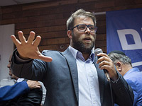 Депутат Хазан призвал главу МВД аннулировать израильское гражданство Натали Портман