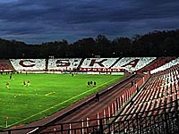 Нервное дерби: четыре гола, два удаления, взрыв на трибуне