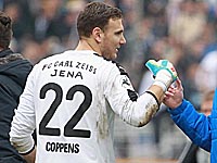 В чемпионате Германии вратарь забил гол ударом от своей штрафной