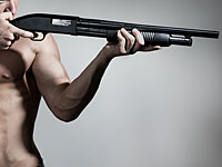 В Нэшвилле голый преступник застрелил трех посетителей кафе