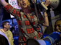 Жители Нацерета проводят пикет возле местного отделения полиции