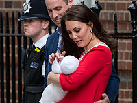 Уильям и Кейт представили миру новорожденного сына. Фоторепортаж