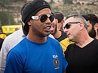 Суперзвезда мирового футбола Роналдиньо провел в Израиле футбольный матч и откроет футбольную школу