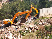 В районе Шуафата ведутся работы по восстановлению забора безопасности