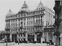 В центре Киева загорелся