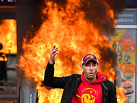 Мир, труд, май, погромы: левые марши в Америке и Европе. Фоторепортаж
