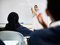 Учительницу из ОАЭ наказали за танец с учениками