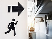 За панелью дамской уборной в Калгари обнаружен труп  молодого мужчины