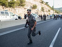 Попытка наезда на военнослужащего у перекрестка Ганот; солдат легко ранен