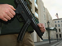 США усиливают охрану своих посольств в десяти странах на Ближнем Востоке