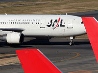 В Токио на взлете загорелся Boeing 767, есть пострадавшие