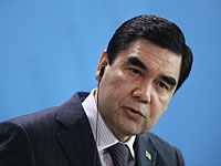 Власти Туркмении наказывают тех, кто подтирается портретом президента  