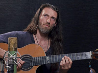 Гитара Эстаса Тонне отвечает на детские вопросы