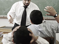 В Кувейте школьник, пойманный на списывании, избил директора школы