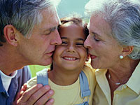 Суд ЕС постановил: бабушки и дедушки имеют право видеть внуков