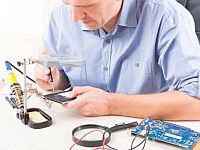 Отличная профессия, хорошие доходы: техник по ремонту мобильных телефонов