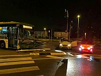 В Петах-Тикве столкнулись легковой автомобиль и автобус, пострадал 30-летний мужчина