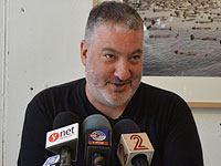 Австралийская продуктовая сеть запретила Спенсеру Тунику проводить массовую голую фотосессию