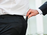 Российский посол в Румынии стал жертвой вора-карманника