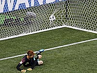 Видеопенальти в вязкой игре. Шведы победили сборную Южной Кореи