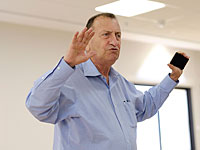 Мэр Тель-Авива запретил разделять мужчин и женщин во время митинга