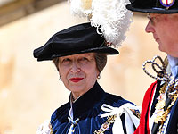 С перьями на шляпах: церемония вручения старейшего ордена Британии. Фоторепортаж