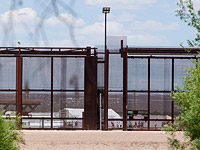 The New York Times: Власти США готовятся разместить до 20000 мигрантов на военных базах