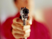 Вооруженное ограбление водителя автобуса в Кирьят-Ате, потерпевший госпитализирован