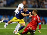 Арбитр спас чемпионов мира, не назначив пенальти за снос Берга