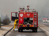 Пожар в Шаарей-Тиква: есть опасения, что в горящей квартире люди