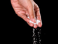 Суеверная судья из Уфы засыпала зал заседаний пищевой солью