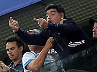 Шоу Марадоны: танец, сон, неприличные жесты